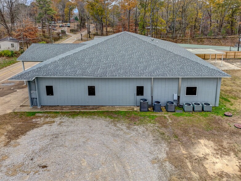 More Photos Of 6889 Paxton Rd, Vicksburg Office For Sale