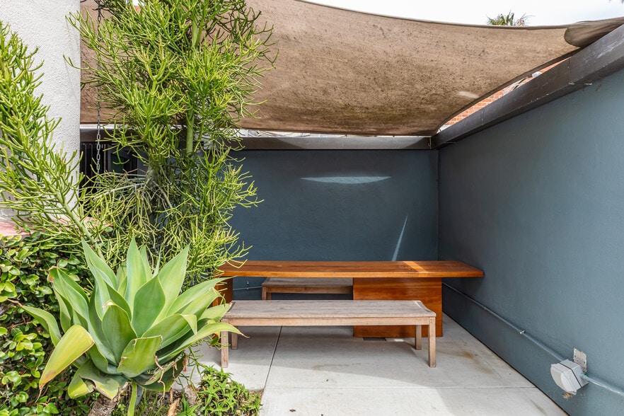 More Photos Of 1219 Abbot Kinney Blvd, Venice Storefront Retail Residential For Lease