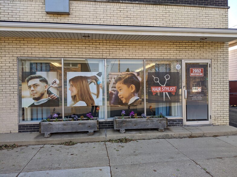 More Photos Of 2052 Western Ave, Waukegan Storefront For Lease