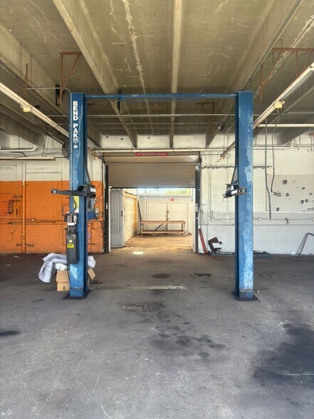 More Photos Of 250 NE 44th St, Oakland Park Auto Repair For Sale