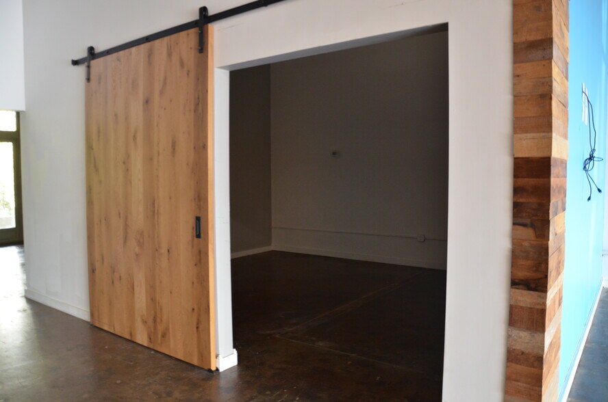 More Photos Of 996 Huff Rd NW, Atlanta Warehouse For Lease