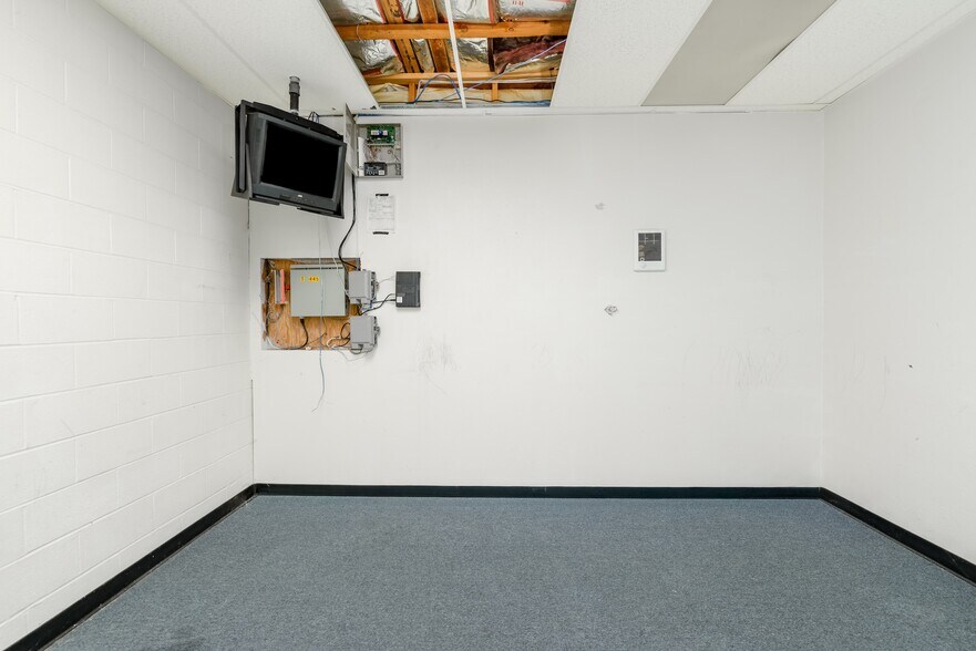 More Photos Of 445 W Washington St, Sequim Freestanding For Lease