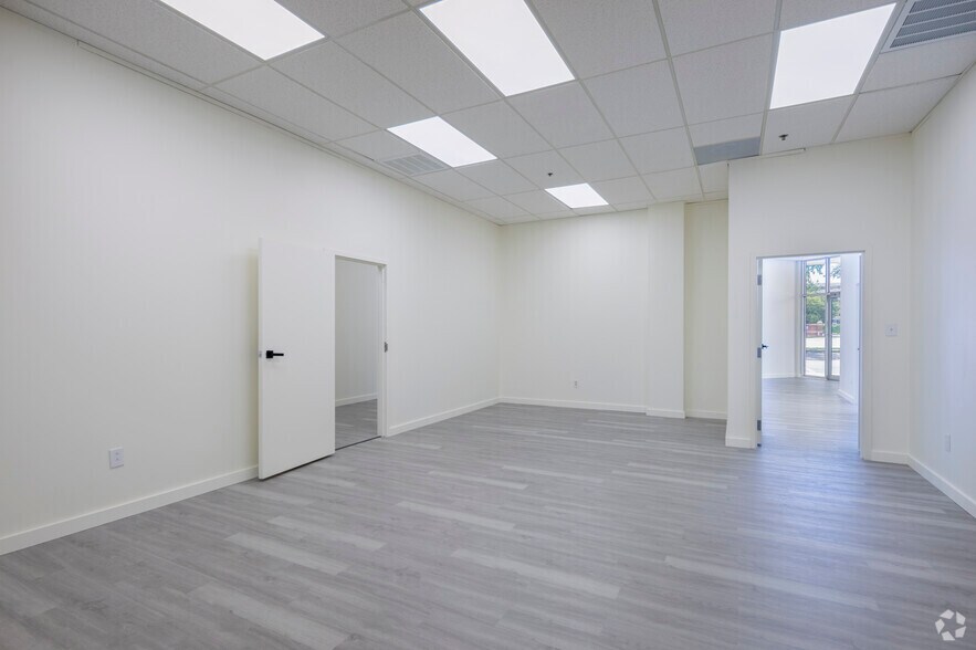 More Photos Of 2101 Main St, Columbia Freestanding For Lease