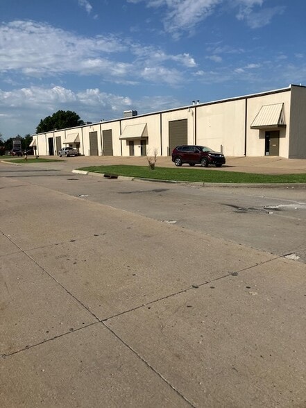 More Photos Of 1024 N Lansing Ave, Tulsa Warehouse For Lease