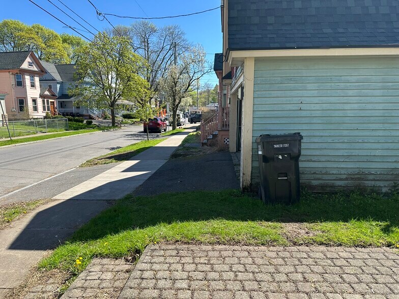 More Photos Of 108 Dell St, Syracuse Flex For Lease