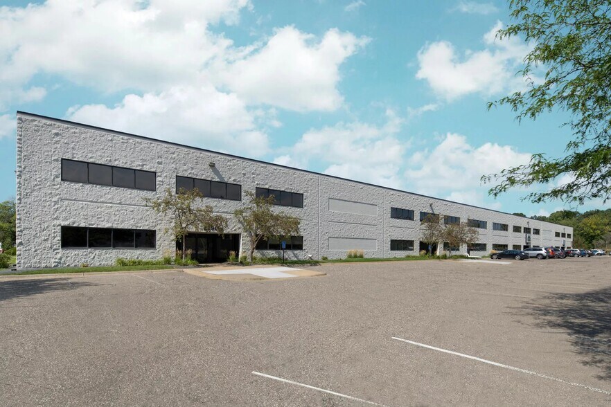 More Photos Of 2290-2298 Woodale Dr, Mounds View Manufacturing For Lease