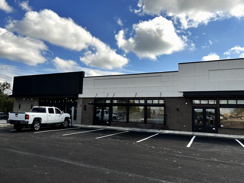 Primary Photo Of 400 S Pike Rd, Sarver Restaurant For Lease