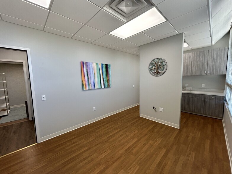 More Photos Of 23600 Commerce Park, Beachwood Medical For Lease