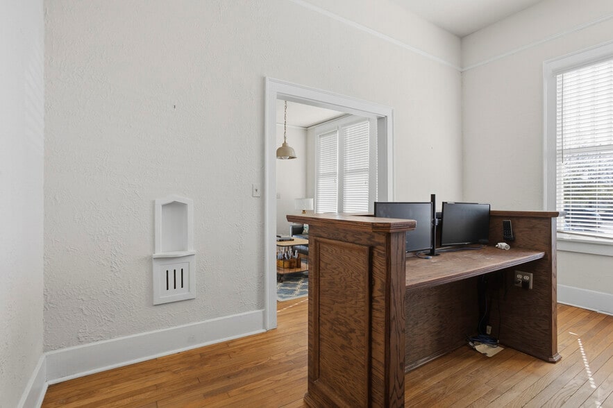 More Photos Of 629 Jefferson St, Jackson Office For Sale