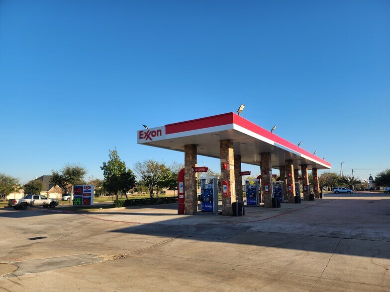 More Photos Of 1810 Pearland Pky, Pearland Service Station For Lease