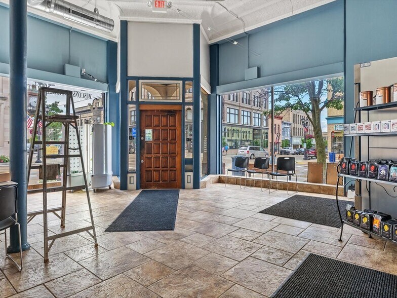 More Photos Of 921-931 8th St, Manitowoc Office For Sale