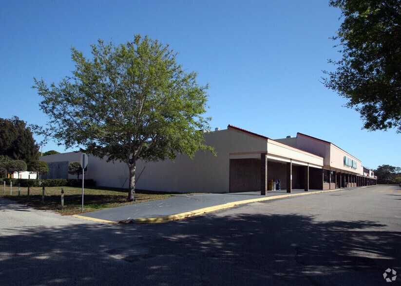 More Photos Of 425-491 S Indiana Ave, Englewood Unknown For Lease