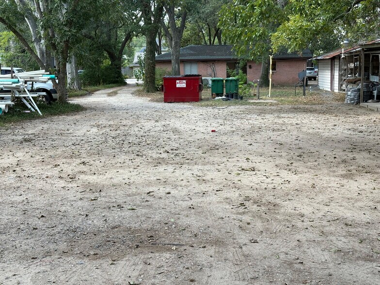 More Photos Of 1636 Crestdale Dr, Houston Land For Sale