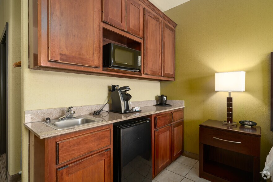More Photos Of 31380 FM 2920 Rd, Waller Hotel For Sale