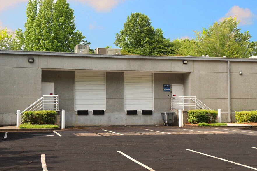 More Photos Of 3587 Parkway Ln, Peachtree Corners Light Distribution For Lease