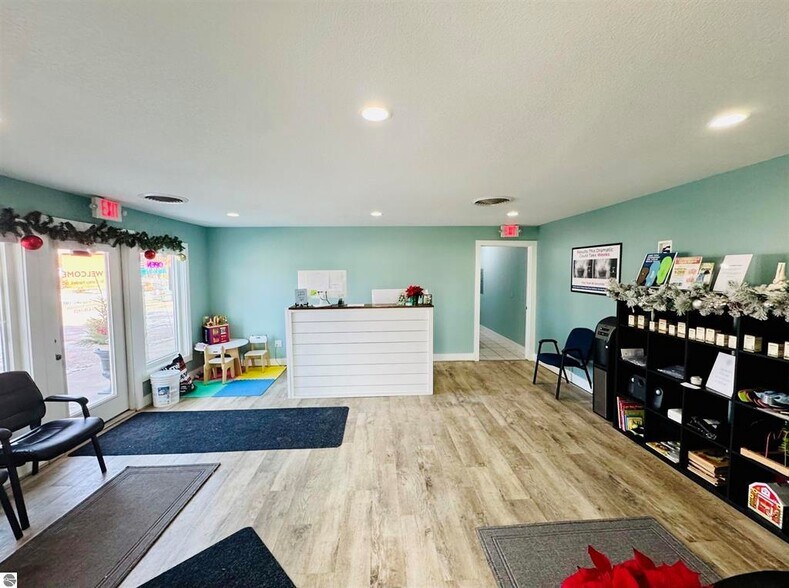 More Photos Of 125 Ames St, Elk Rapids Office For Lease