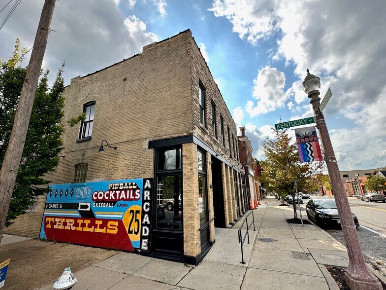 More Photos Of 4170 Manchester Ave, Saint Louis Storefront Retail Residential For Lease