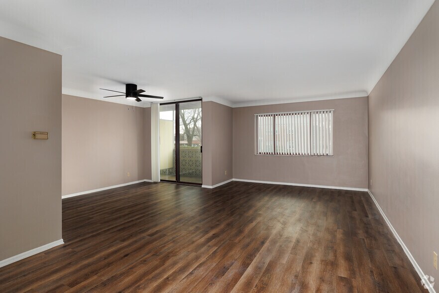 More Photos Of 1001 N McKnight Rd, Saint Louis Apartments For Sale