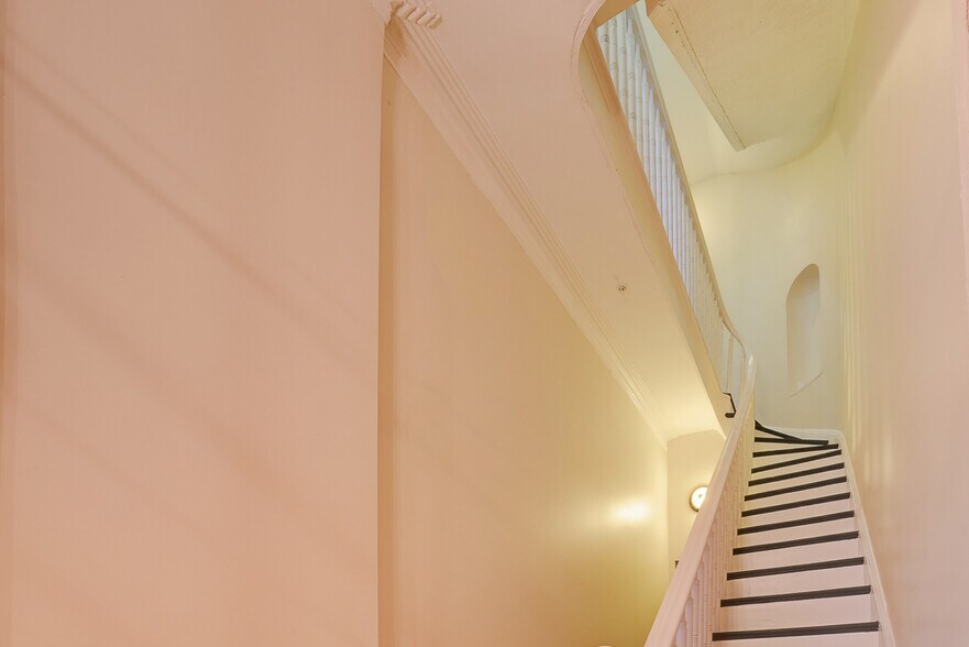 More Photos Of 2116-2118 Saint Paul St, Baltimore Apartments For Sale