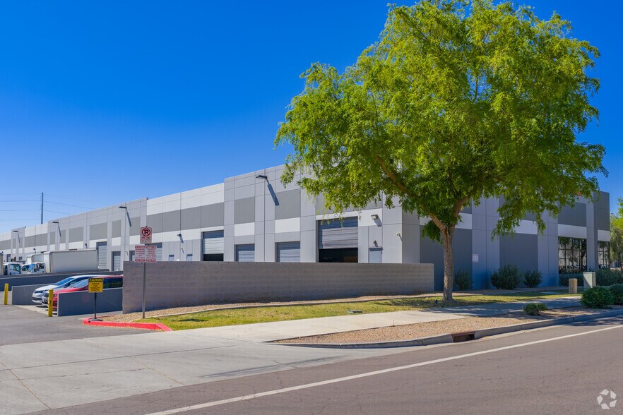 More Photos Of 13765 W Auto Dr, Goodyear Distribution For Lease