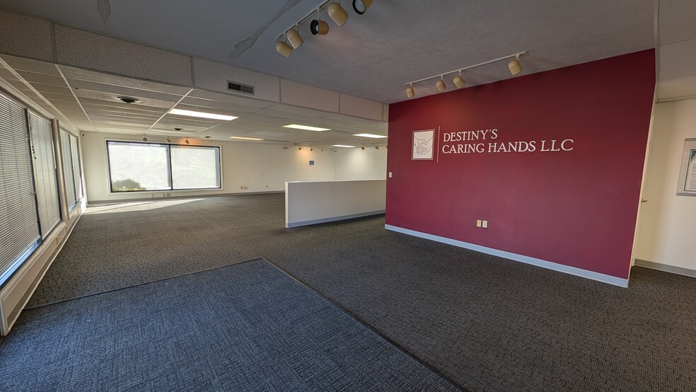 More Photos Of 220 W Edison Rd, Mishawaka Office For Lease