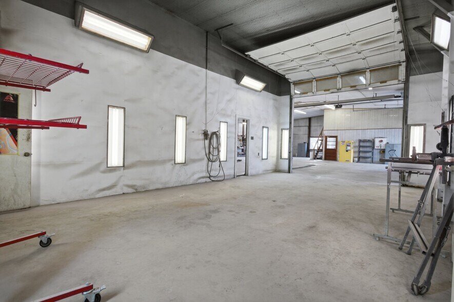 More Photos Of 202 W Cumberland Rd, Altamont Auto Dealership For Sale