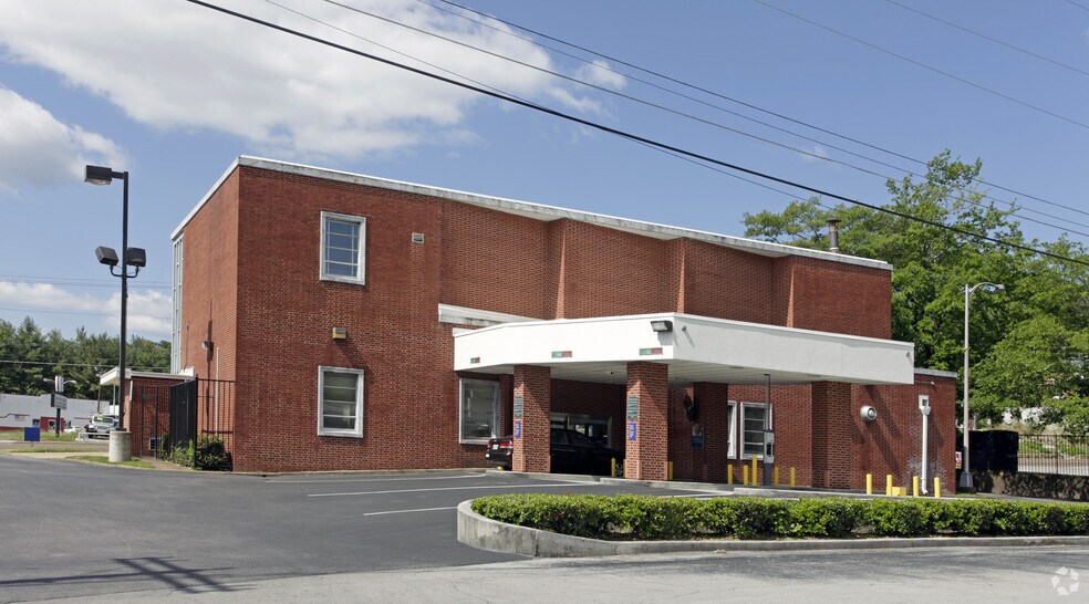 More Photos Of 3535 Brainerd Rd, Chattanooga Bank For Lease