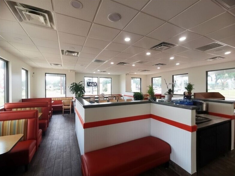 More Photos Of 5854 Highway 6 N, Houston Freestanding For Lease