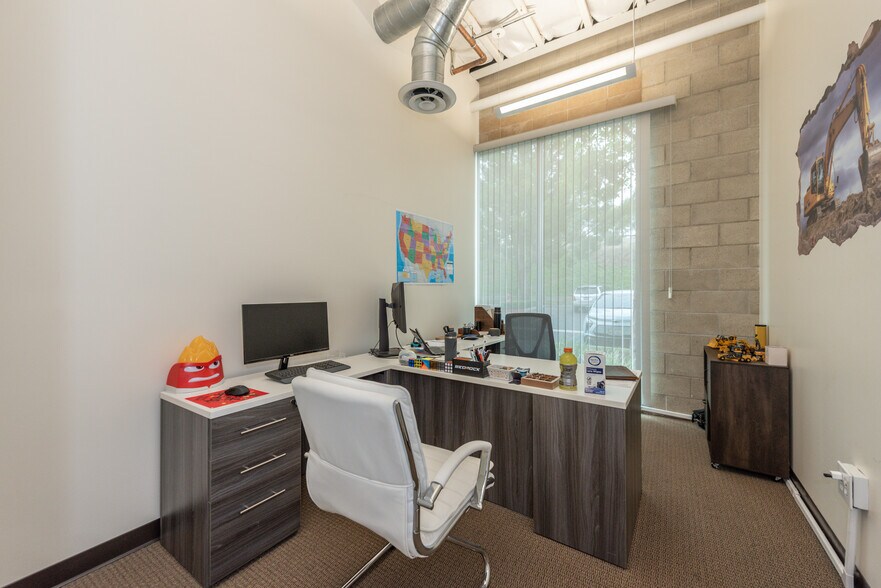More Photos Of 8925 Research Dr, Irvine Office For Lease
