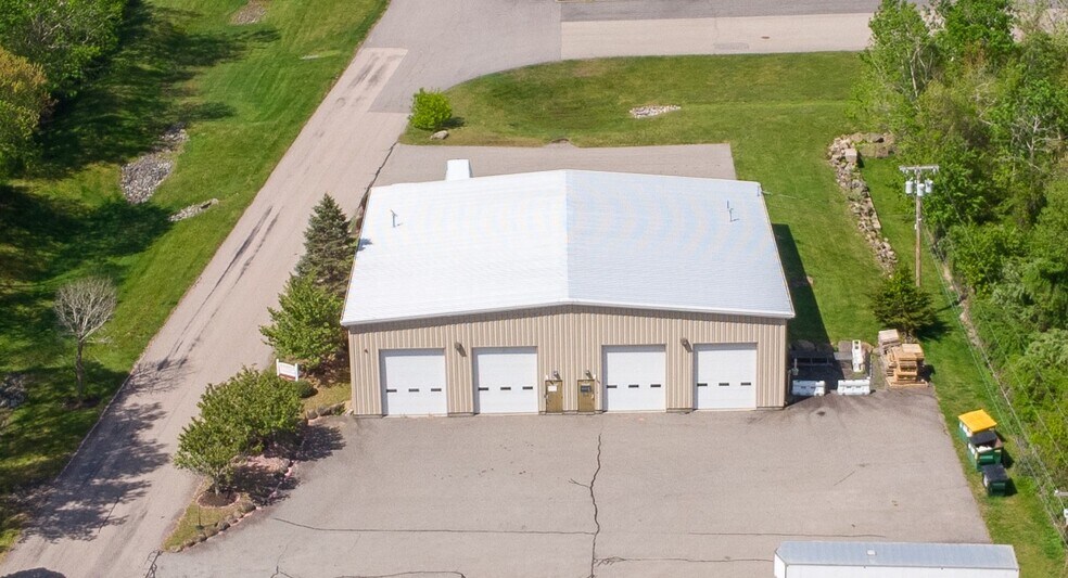 More Photos Of 376 Dry Bridge Rd, North Kingstown Warehouse For Sale