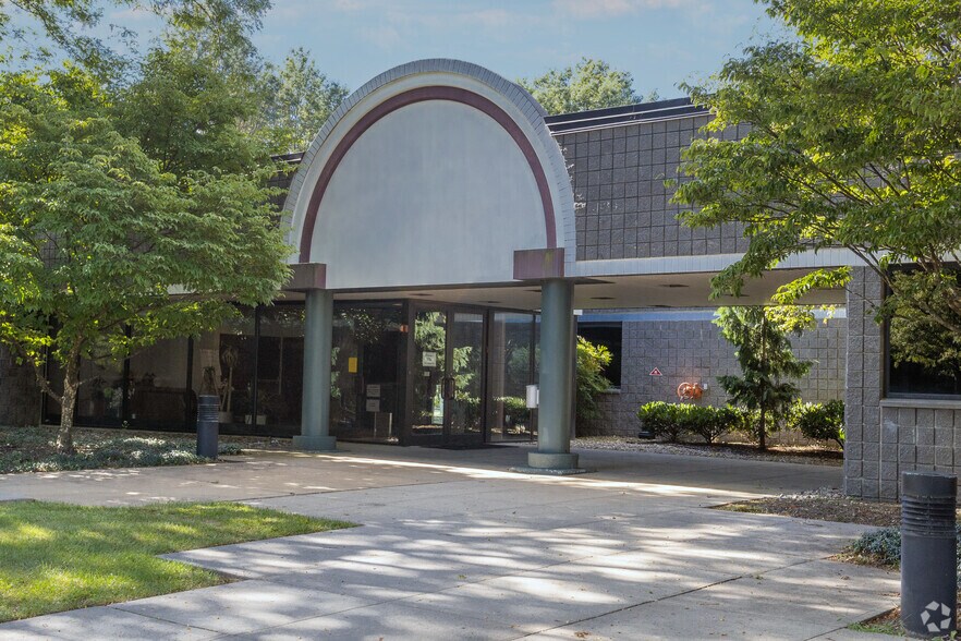 More Photos Of 325 High St, Metuchen Light Manufacturing For Lease
