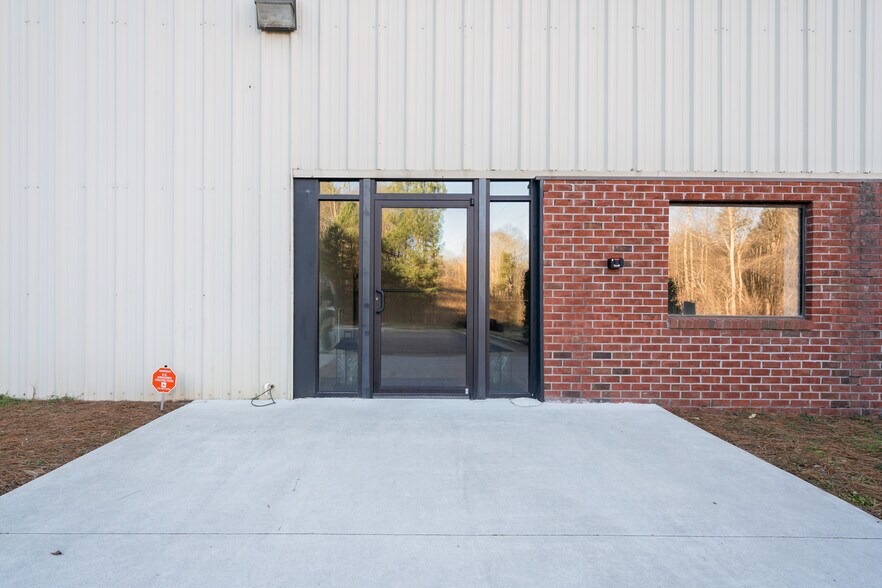 More Photos Of 91 W Hightower Dr, Dawsonville Warehouse For Sale