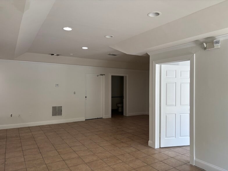 More Photos Of 3750 NW 114th Ave, Miami Warehouse For Lease