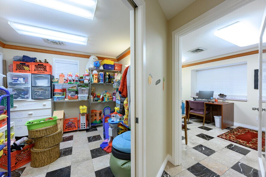 More Photos Of 504 Villa Rd, Newberg Medical For Sale