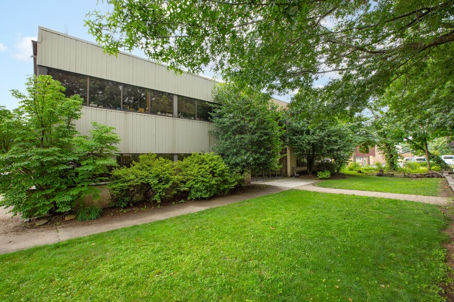 More Photos Of 29 Edison Ave, Oakland Warehouse For Lease