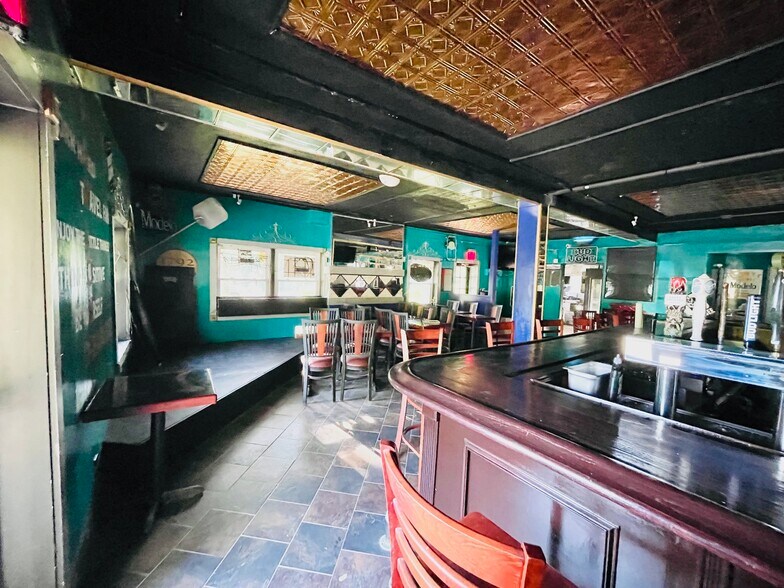 More Photos Of 85 Taft Ave, Arlington Restaurant For Lease