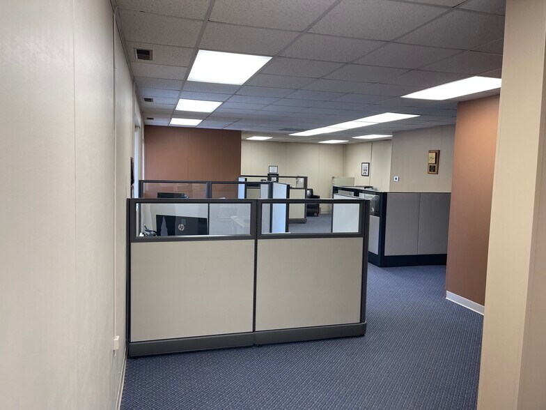 More Photos Of 3060 Madison Ave SE, Grand Rapids Service For Lease