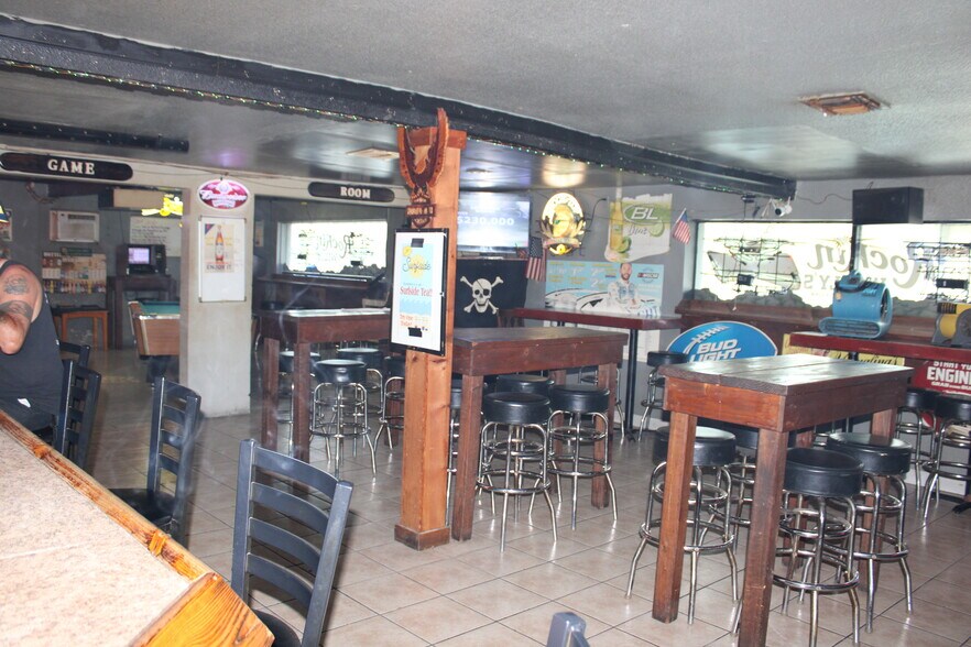 More Photos Of 4403 Buena Vista Ln, Holiday Bar For Sale