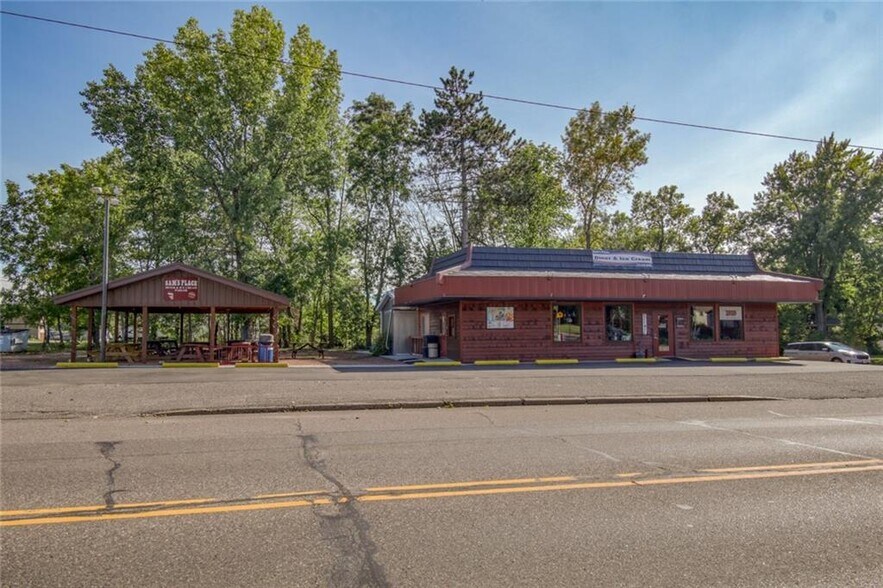 Primary Photo Of 401 Bridge St, Cornell Restaurant For Sale