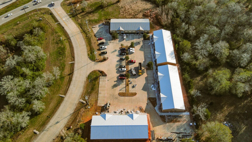 More Photos Of 15349 Summit Park Dr, Montgomery Unknown For Lease