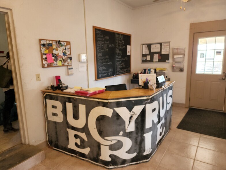 More Photos Of 1951 S Magnolia Ave, Luling Land For Sale