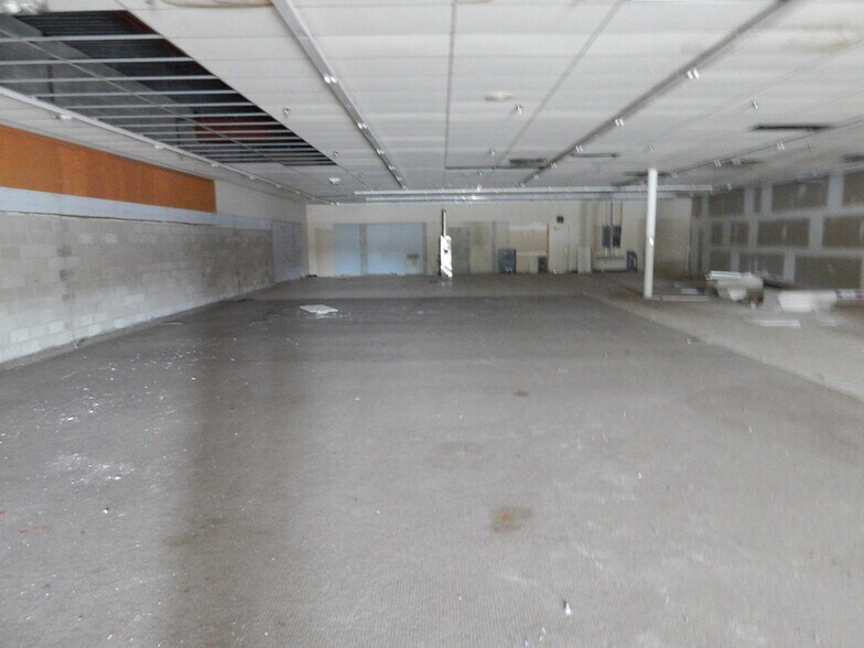 More Photos Of 330 N Ripley Blvd, Alpena Restaurant For Lease