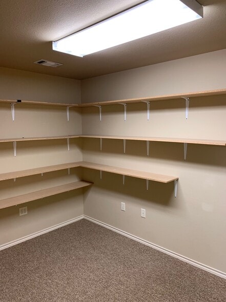 More Photos Of 1310 Weatherford Hwy, Granbury Light Distribution For Lease