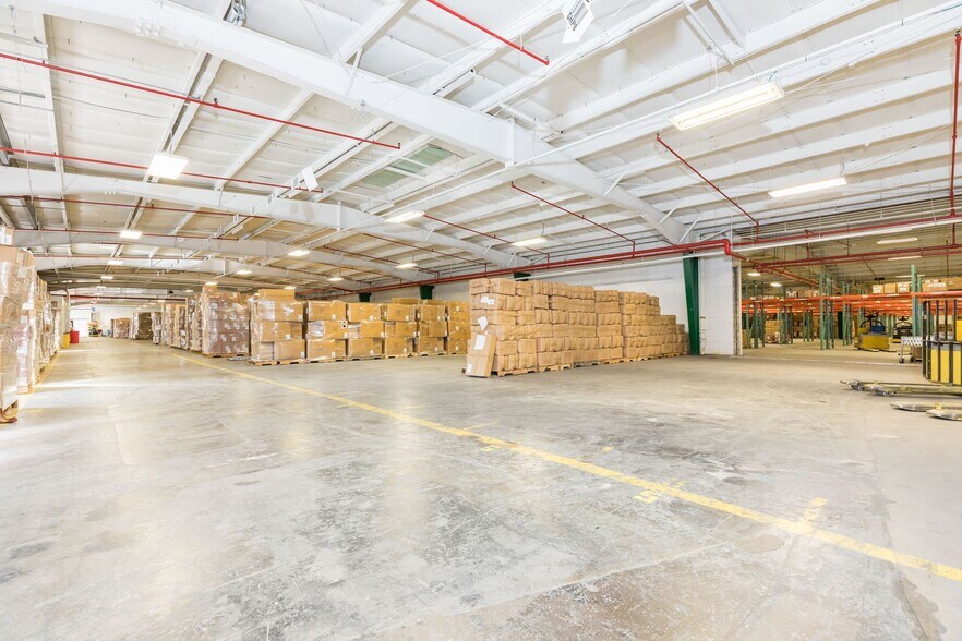 More Photos Of 16 Swamscott St, Newfields Warehouse For Lease