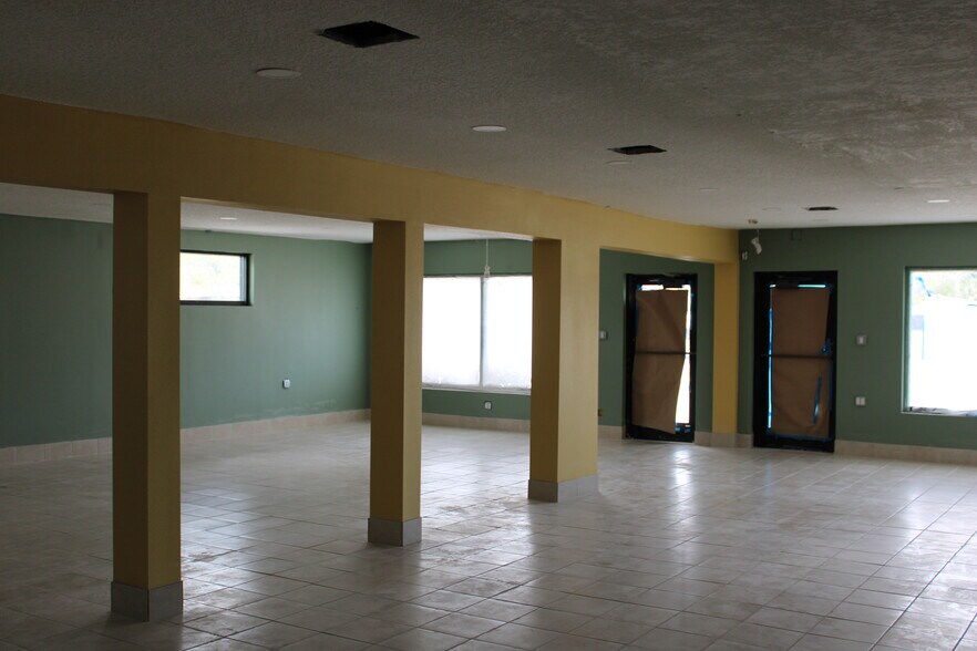 More Photos Of 2180 Hercules Ave, Clearwater Freestanding For Lease