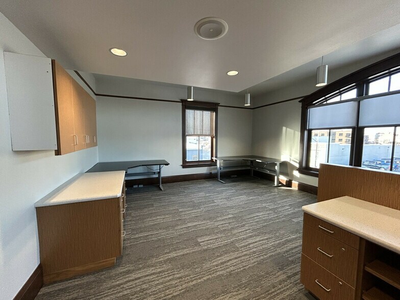 More Photos Of 600 E 7th St, Sioux Falls Police Fire Station For Lease