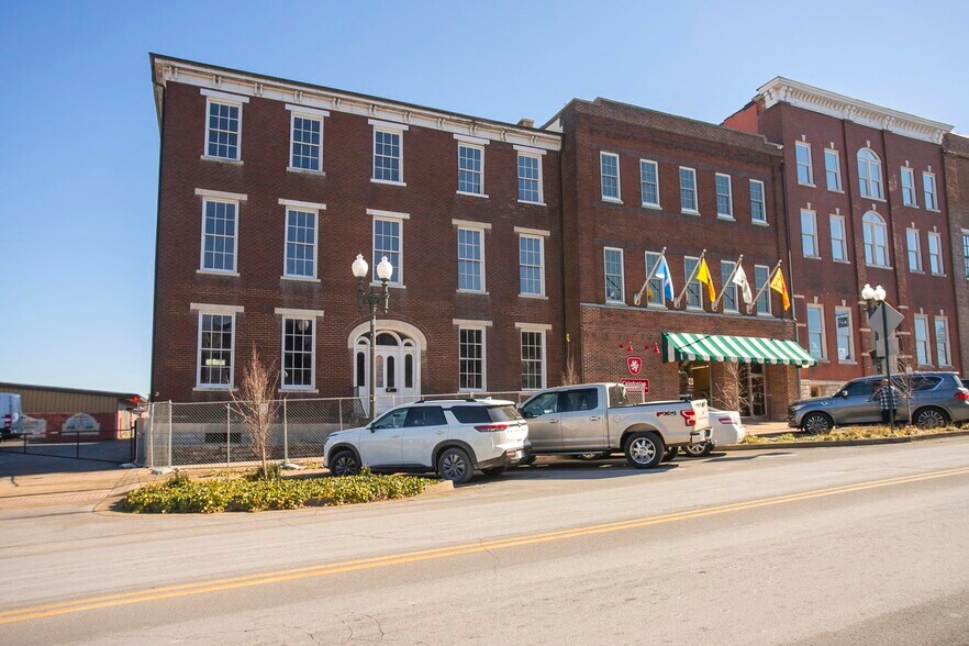 More Photos Of 706 N Main St, Columbia Office Residential For Sale