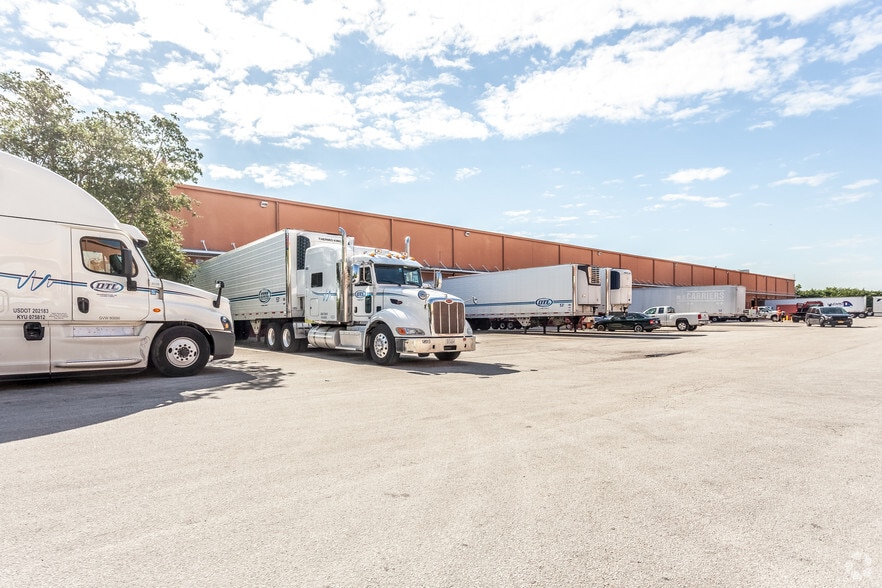 More Photos Of 9601-9667 NW 33rd St, Miami Service For Lease