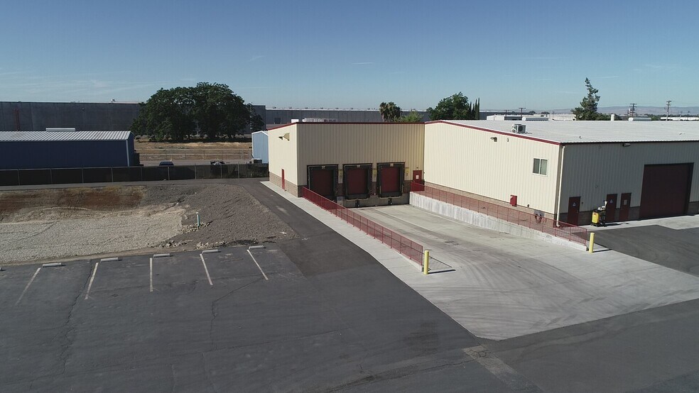 More Photos Of 506-530 El Roya Ave, Modesto Warehouse For Lease