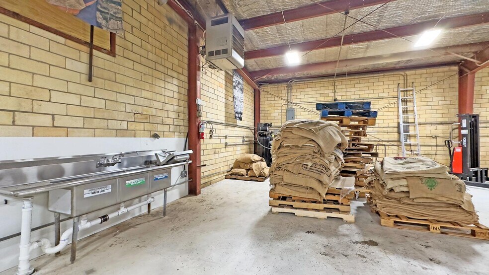 More Photos Of 115 Engel St, Houston Flex For Lease